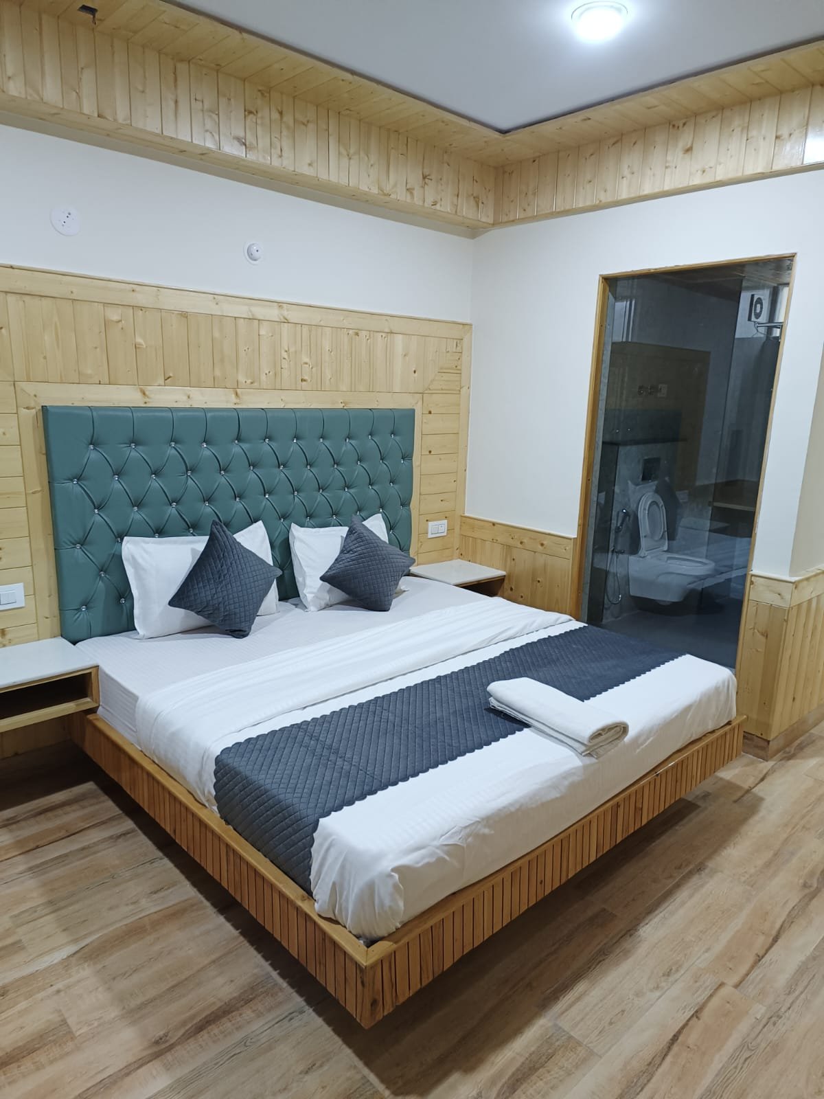 BTH Hotels & Resorts – Rooms & interiors, view 32